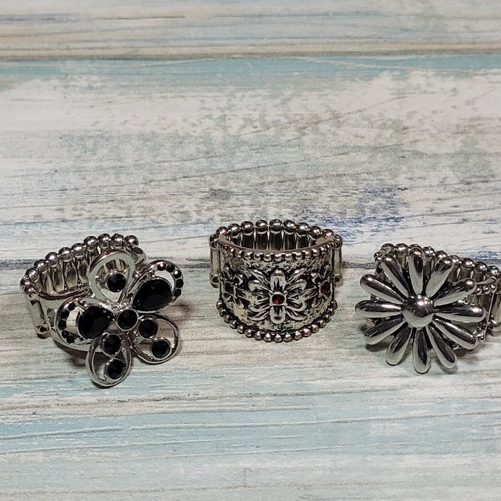 Three Stretch Rings. - Picture 9 of 9
